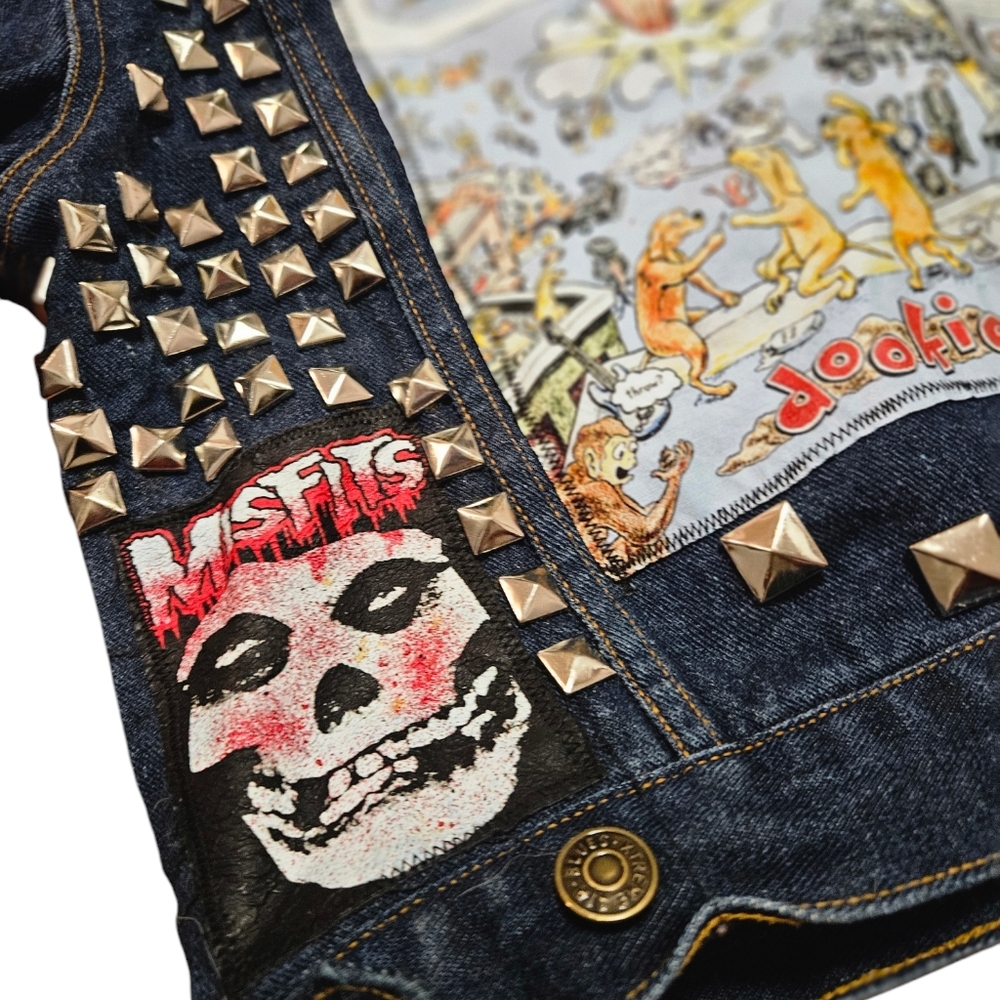 Like New Kids Punk Rock jacket!!! Size MD Several band patches and pyramids - Picture 4 of 10
